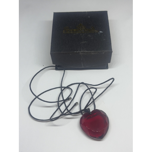 524 - A ROSENTHAL RED HEART STONE NECKLACE IN A PRESENTATION BOX