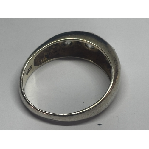 526 - A GENTS LARGE SILVER SIGNET RING IN A PRESENTATION BOX