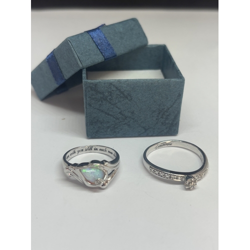 543 - TWO SILVER RINGS IN A PRESENTATION BOX