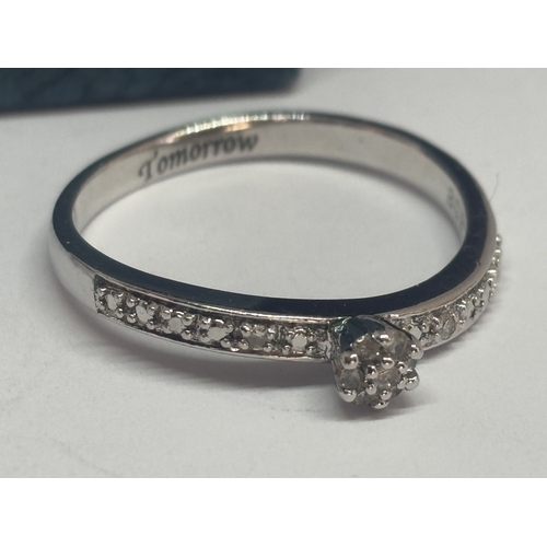 543 - TWO SILVER RINGS IN A PRESENTATION BOX