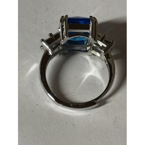 615 - A MARKED 925 LARGE BLUESTONE RING SIZE S IN A PRESENTATION BOX