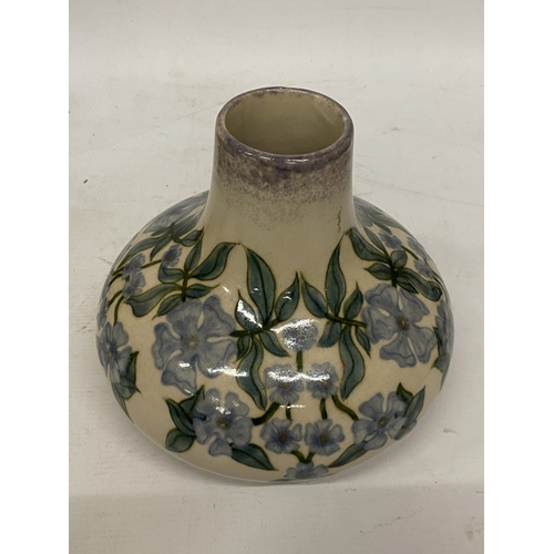 1031 - A COBRIDGE STONEWARE PERIWINKLE VASE - APPROX 20.5 CM