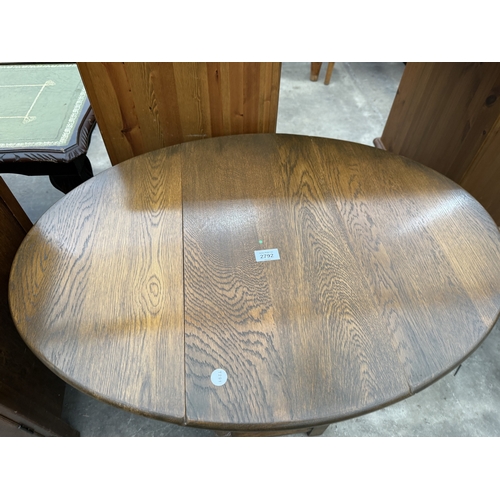 2792 - AN OLD CHARM MINIATURE OAK GATE LEG TABLE ON TURNED LEGS, 32