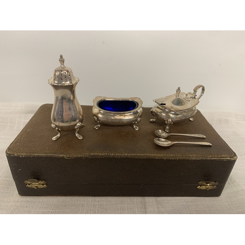 1 - A HALLMARKED BIRMINGHAM SILVER CRUET SET TO INCLUDE A PEPPER POT, SALT, MUSTARD AND TWO SPOONS, WITH... 