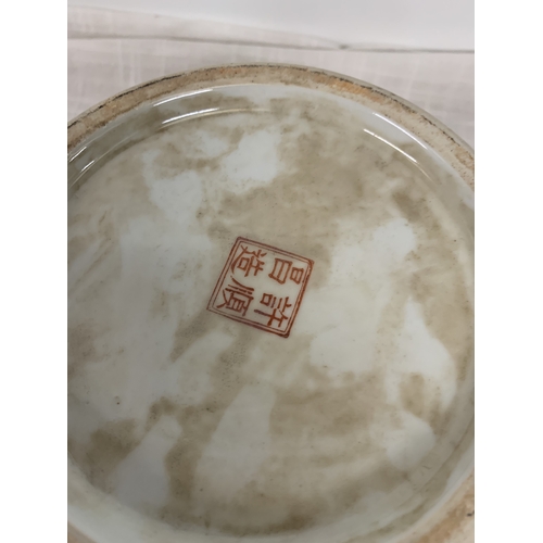 319 - A CHINESE FAMILLE ROSE KAMCHENG DECORATED WITH VIBRANT POLYCHROME ENAMEL DESIGNS WITH A GUARDIAN LIO... 