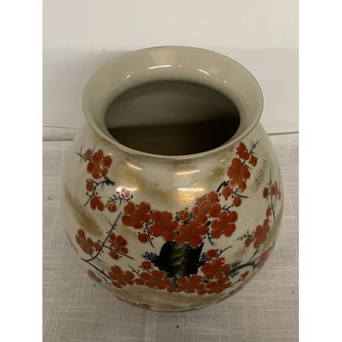 325 - A JAPANESE KUTANI WARE VASE WITH A CHERRY BLOSSOM DESIGN WITH GOLD DETAILING - 25.5 CM