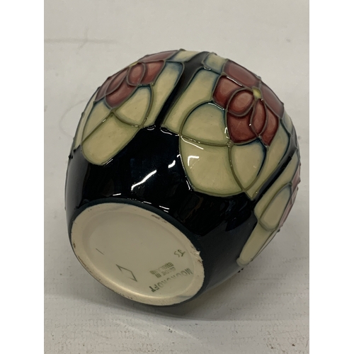 414 - A MOORCROFT VIOLET PATTERN GINGER JAR WITH COVER, HEIGHT 11CM