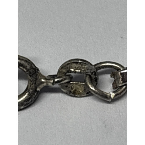 654 - A PEARL NECKLACE WITH SILVER CLASP