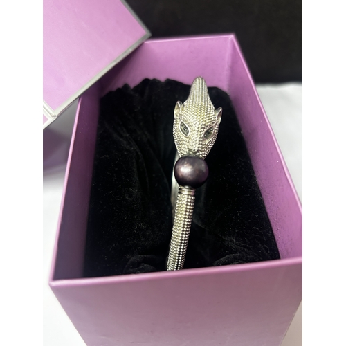 689 - A LEOPARD DESIGN BRACELET IN A PRESENTATION BOX