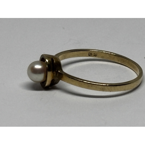 540 - A 9 CARAT GOLD RING WITH A SOLITAIRE PEARL SIZE P/Q GROSS WEIGHT 1.61 GRAMS