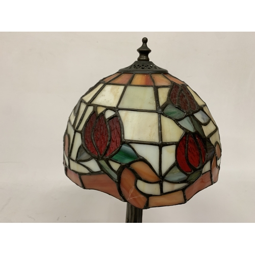 117 - A TIFFANY STYLE LAMP