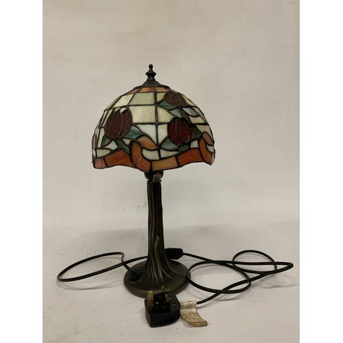 117 - A TIFFANY STYLE LAMP