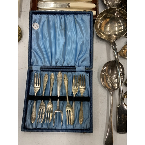 123 - AN ASSORTMENT OF SILVERPLATE TO INCLUDE A TEASET, TRAY, TEA STRAINERS, LADELS,  FLATWARE, ETC.,