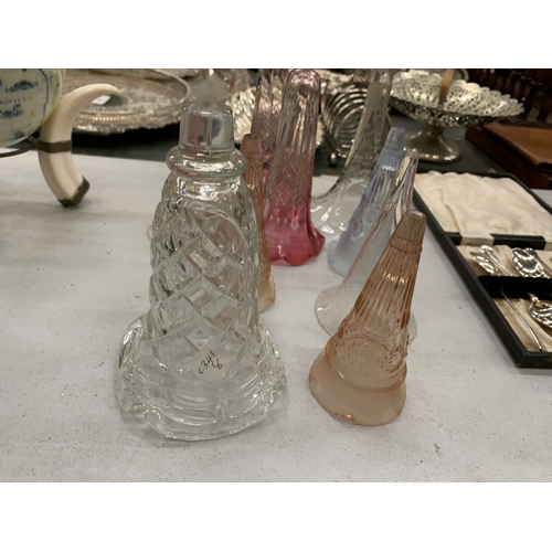 179 - A COLLECTION OF EPERGNE GLASS POSY HOLDERS IN VARIOUS COLOURS