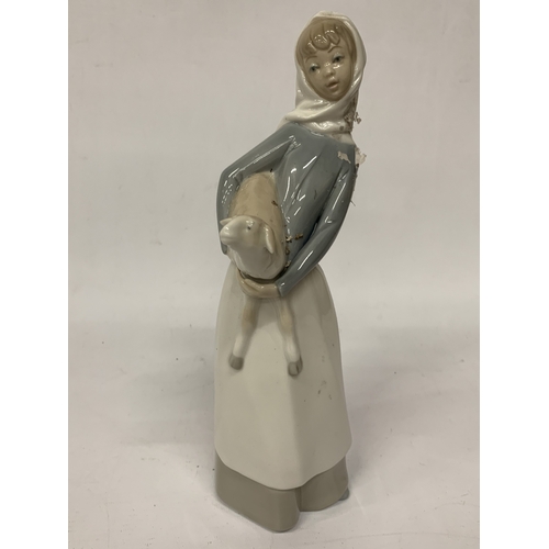 804 - A LLADRO FIGURE OF A GIRL HOLDING A LAMB