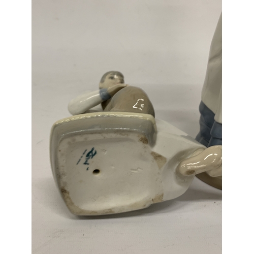 812 - TWO FIGURINES TO INCLUDE A NAO LADY AND A SPANISH LADY WITH A CAT
