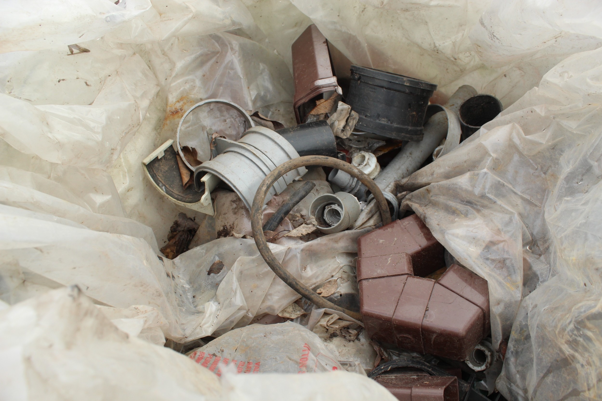A BAG OF PIPE FITTINGS NO VAT