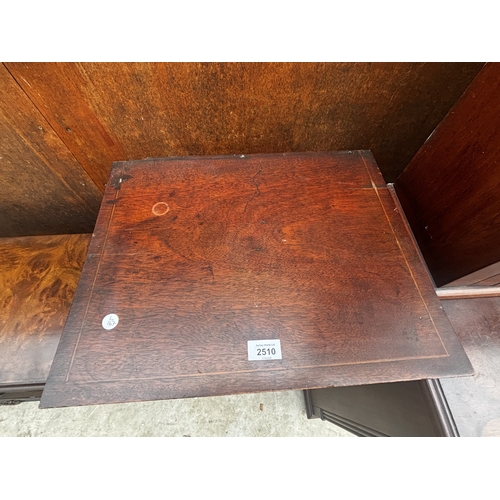 2510 - AN EDWARDIAN MAHOGANY AND INLAID SINGLE DOOR CUPBOARD ON TAPERING LEGS, 19