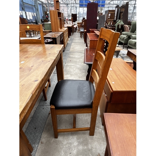 2593 - A HEAVY SOLID OAK DINING TABLE, 55