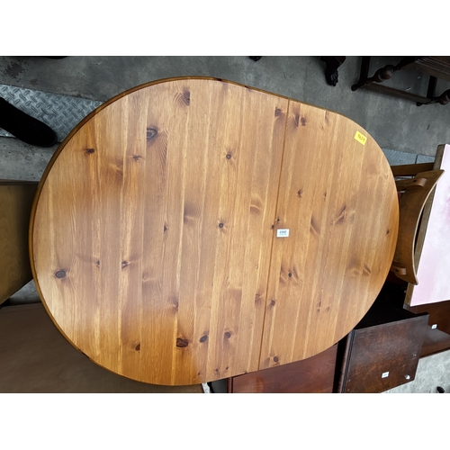 2603 - A PINE OVAL EXTENDING KITCHEN TABLE ON TURNED LEGS, 43