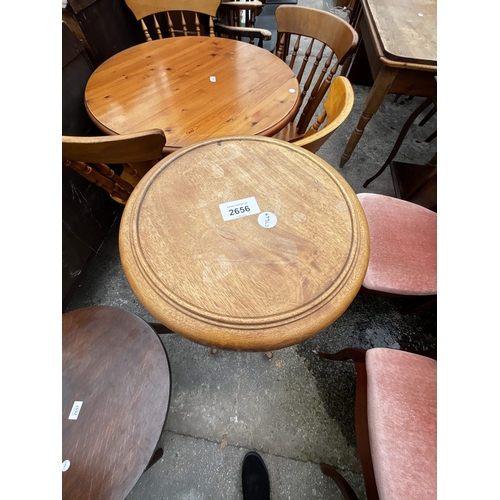 2656 - A VICTORIAN STYLE TWO TIER JARDINIER STAND