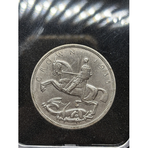 326A - A BOXED 1935 GEORGE V JUBILEE CROWN