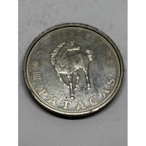365 - A 1990 MACAU 100 PATACAS COIN