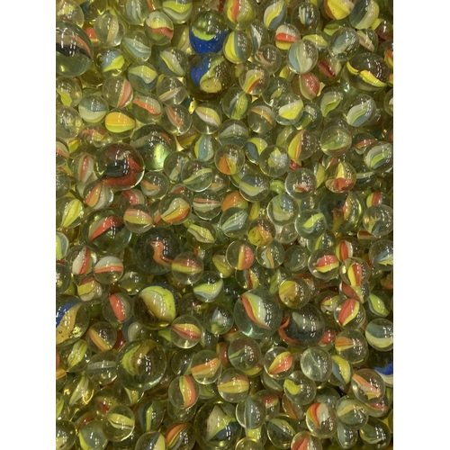 211 - A TIN FULL OF VINTAGE MARBLES