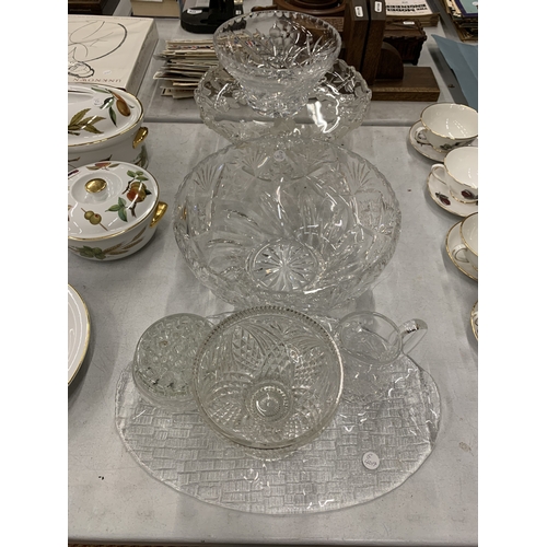 218 - A LARGE ASSORTMENT OF CUT GLASSWARE TO INCLUDE LARGE PLATES AND BOWLS, CAKE STANDS, JUGS ETC
