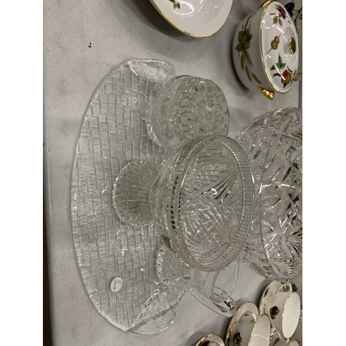 218 - A LARGE ASSORTMENT OF CUT GLASSWARE TO INCLUDE LARGE PLATES AND BOWLS, CAKE STANDS, JUGS ETC