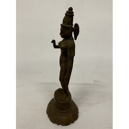355 - A SOUTH INDIAN BRONZE STATUE OF THE HINDU GODDESS PARVATI STANDING ON A LOTUS, SQUARE PLINTH BASE - ... 