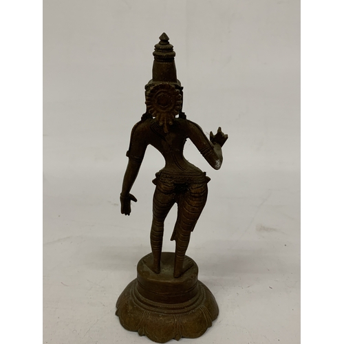 355 - A SOUTH INDIAN BRONZE STATUE OF THE HINDU GODDESS PARVATI STANDING ON A LOTUS, SQUARE PLINTH BASE - ... 