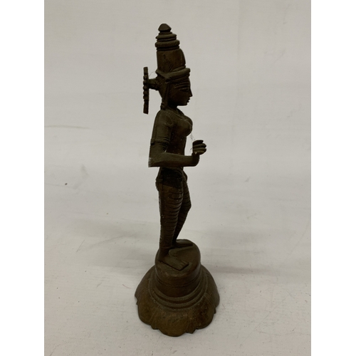 355 - A SOUTH INDIAN BRONZE STATUE OF THE HINDU GODDESS PARVATI STANDING ON A LOTUS, SQUARE PLINTH BASE - ... 