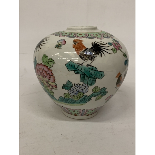 369 - A VINTAGE CHINESE - PORCELAIN HAND-PAINTED MEDIUM SIZE ROOSTER VASE - 22 CM
