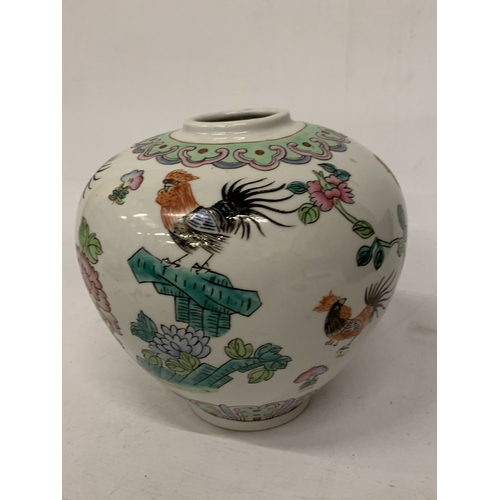 369 - A VINTAGE CHINESE - PORCELAIN HAND-PAINTED MEDIUM SIZE ROOSTER VASE - 22 CM