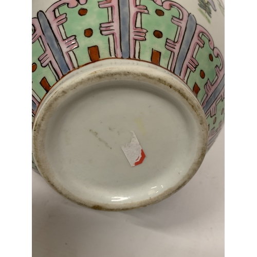 369 - A VINTAGE CHINESE - PORCELAIN HAND-PAINTED MEDIUM SIZE ROOSTER VASE - 22 CM