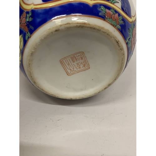 393 - A  VINTAGE HAND-PAINTED CHINOISERIE STYLE CHINESE GINGER JAR