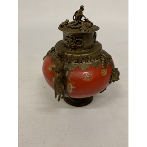 396 - A CHINESE PORCELAIN AND BRASS INCENSE BURNER WITH MONKEY AND FROG FINIAL AND DRAGON HANDLES