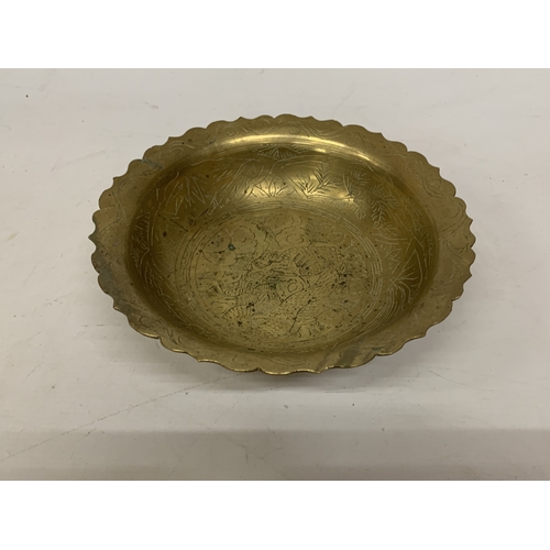 399A - A VINTAGE CHINESE ENGRAVED BRASS DRAGON BOWL WITH A SCALLOPED EDGE - 8 CM (H), 23 CM (D)