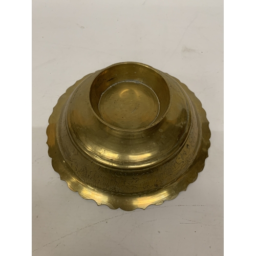 399A - A VINTAGE CHINESE ENGRAVED BRASS DRAGON BOWL WITH A SCALLOPED EDGE - 8 CM (H), 23 CM (D)