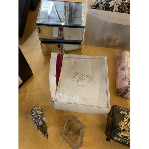 451 - A LARGE QUANTITY OF COSTUME JEWELLERY PLUS JEWELLERY BOXES, ETC