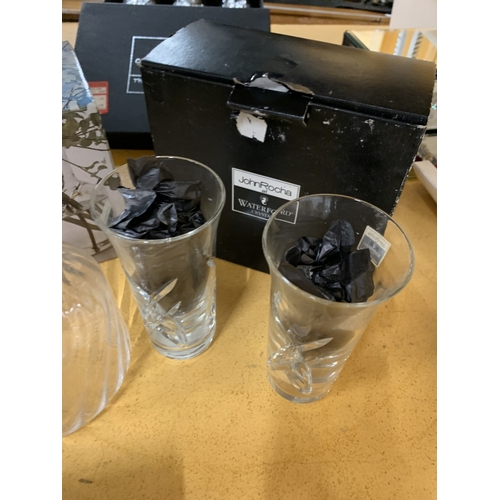 452 - A QUANTITY OF GLASSWARE TO INCLUDE CUT GLASS WHISKY TUMBLERS, WATERFORD CRYSTAL VASES AND A DARTINGT... 