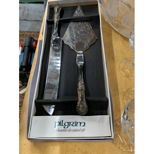 477 - A QUANTITY OF GLASSWARE TO INCLUDE WINE GLASSES, A BOXED 'TOSKA' BASKET, BOXED PILGRIM CAKE SERVING ... 