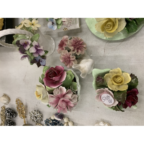 192 - AN COLLECTION OF CERAMIC POSIES