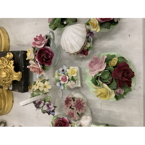 192 - AN COLLECTION OF CERAMIC POSIES