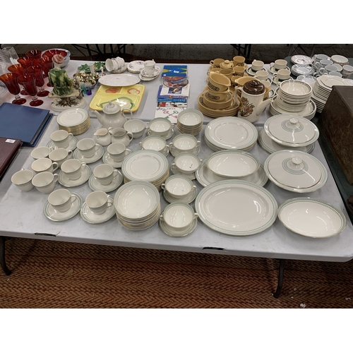 266 - A LARGE ROYAL DOULTON BERKSHIRE DINNER SERVICE TO INCLUDE: 6 DINNER PLATES, 16 SIDE PLATES, 12 CAKE ... 