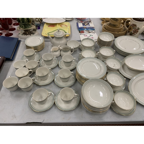 266 - A LARGE ROYAL DOULTON BERKSHIRE DINNER SERVICE TO INCLUDE: 6 DINNER PLATES, 16 SIDE PLATES, 12 CAKE ... 