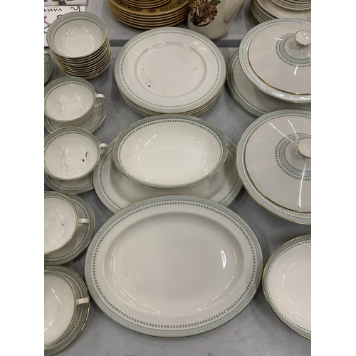 266 - A LARGE ROYAL DOULTON BERKSHIRE DINNER SERVICE TO INCLUDE: 6 DINNER PLATES, 16 SIDE PLATES, 12 CAKE ... 