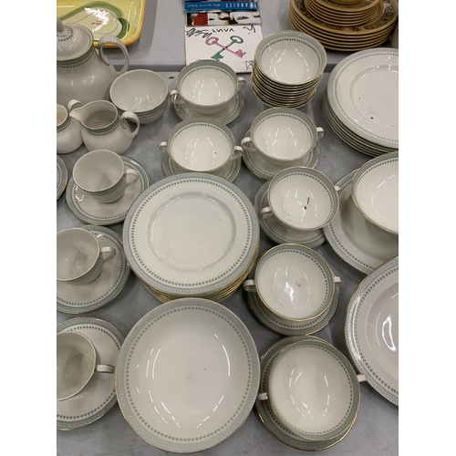 266 - A LARGE ROYAL DOULTON BERKSHIRE DINNER SERVICE TO INCLUDE: 6 DINNER PLATES, 16 SIDE PLATES, 12 CAKE ... 