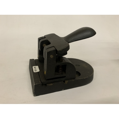 274 - A VINTAGE CAST IRON PAPER HOLE PUNCH